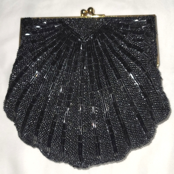 Parisian Signature beaded shell shaped evening bag - Picture 8 of 8